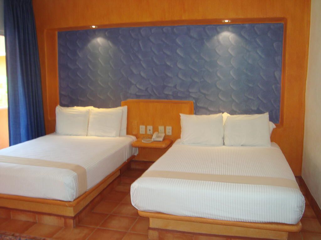Premium bedding, in-room safe, blackout curtains, free WiFi