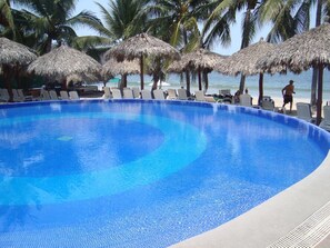 3 outdoor pools, pool umbrellas