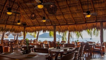 Breakfast, lunch, dinner served; Mexican cuisine, ocean views