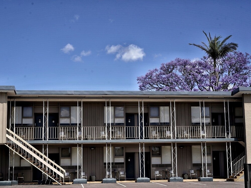 Country Motor Inn Singleton image