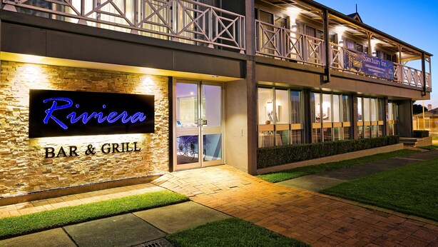 A building with a bar and grill named 'Riviera' and a sign for 'Sanctuary Inn'. - Best Western Sanctuary Inn (Tamworth)