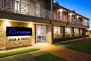 A building with a bar and grill named 'Riviera' and a sign for 'Sanctuary Inn'. - Best Western Sanctuary Inn (Tamworth)