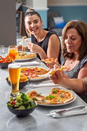 Breakfast and dinner served  - Best Western Sanctuary Inn (Tamworth)