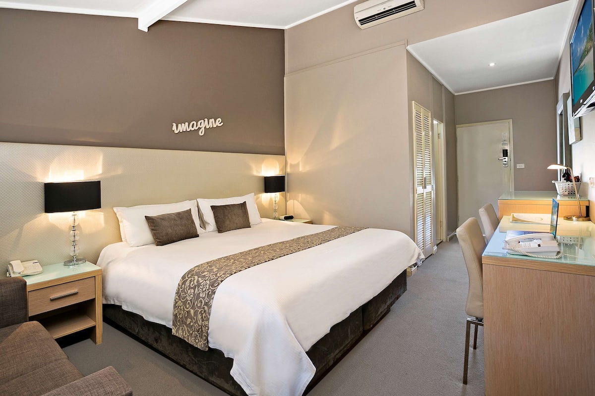 Chambre « Premier », 1 très grand lit, non-fumeur