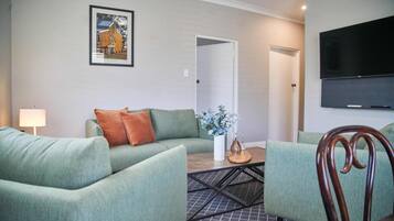 Premium Family Room with Kitchenette | Living area