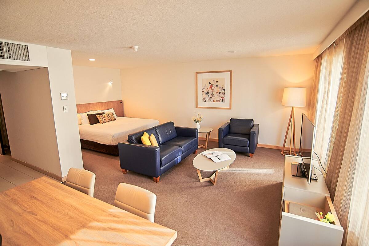 Suíte standard | Roupas de cama premium, frigobar, cofres nos quartos, cortinas blackout