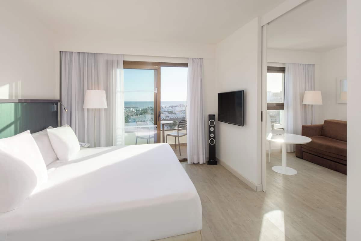 Suite, Marina View | Minibar, in-room safe, desk, free WiFi