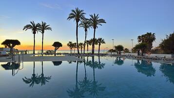 4 piscinas al aire libre