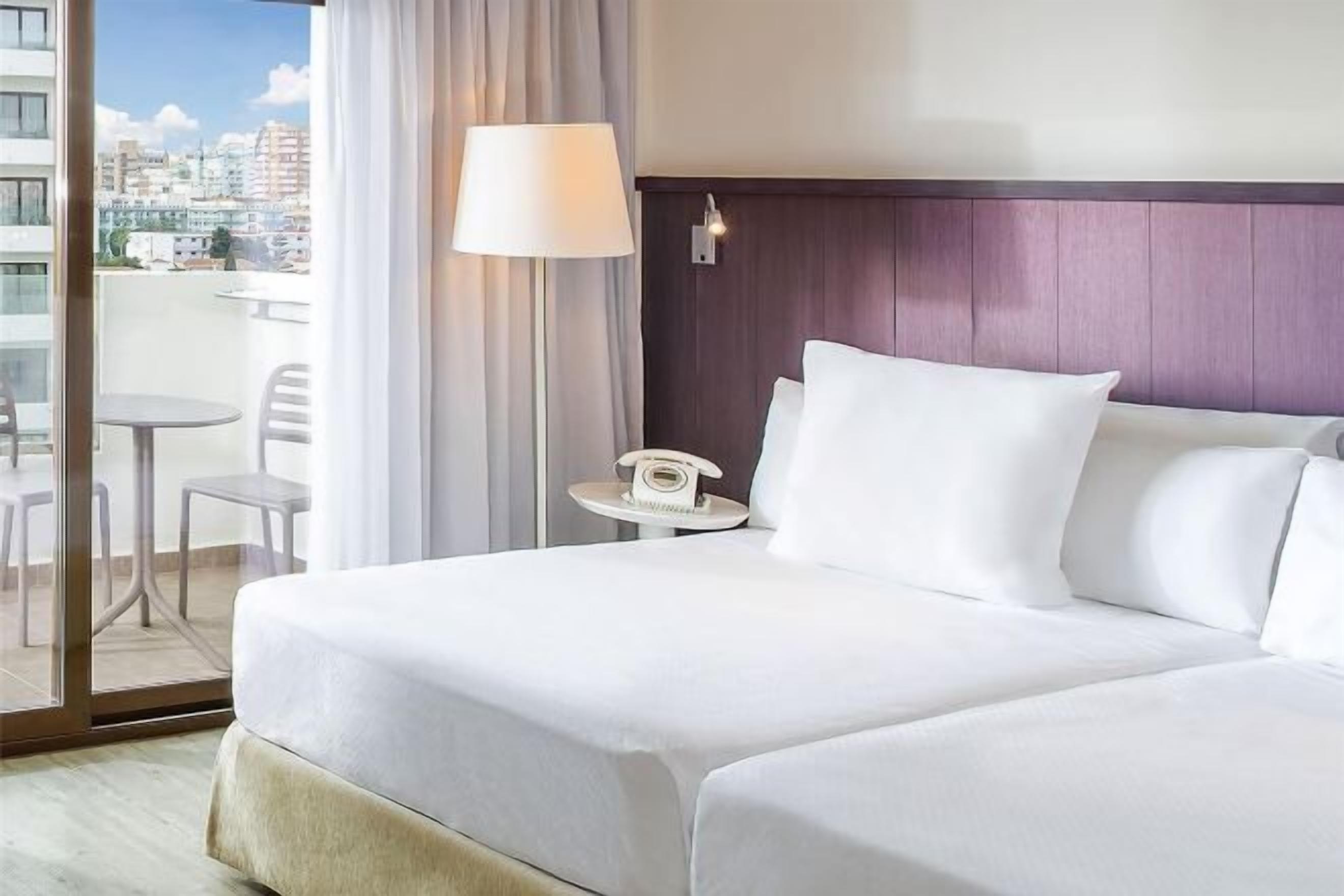 Minibar, in-room safe, desk, free WiFi