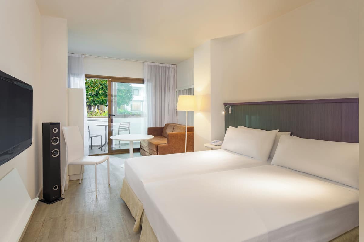 Junior Suite, Ground Floor | Minibar, in-room safe, desk, free WiFi