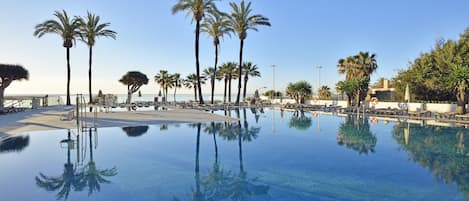 3 piscinas al aire libre