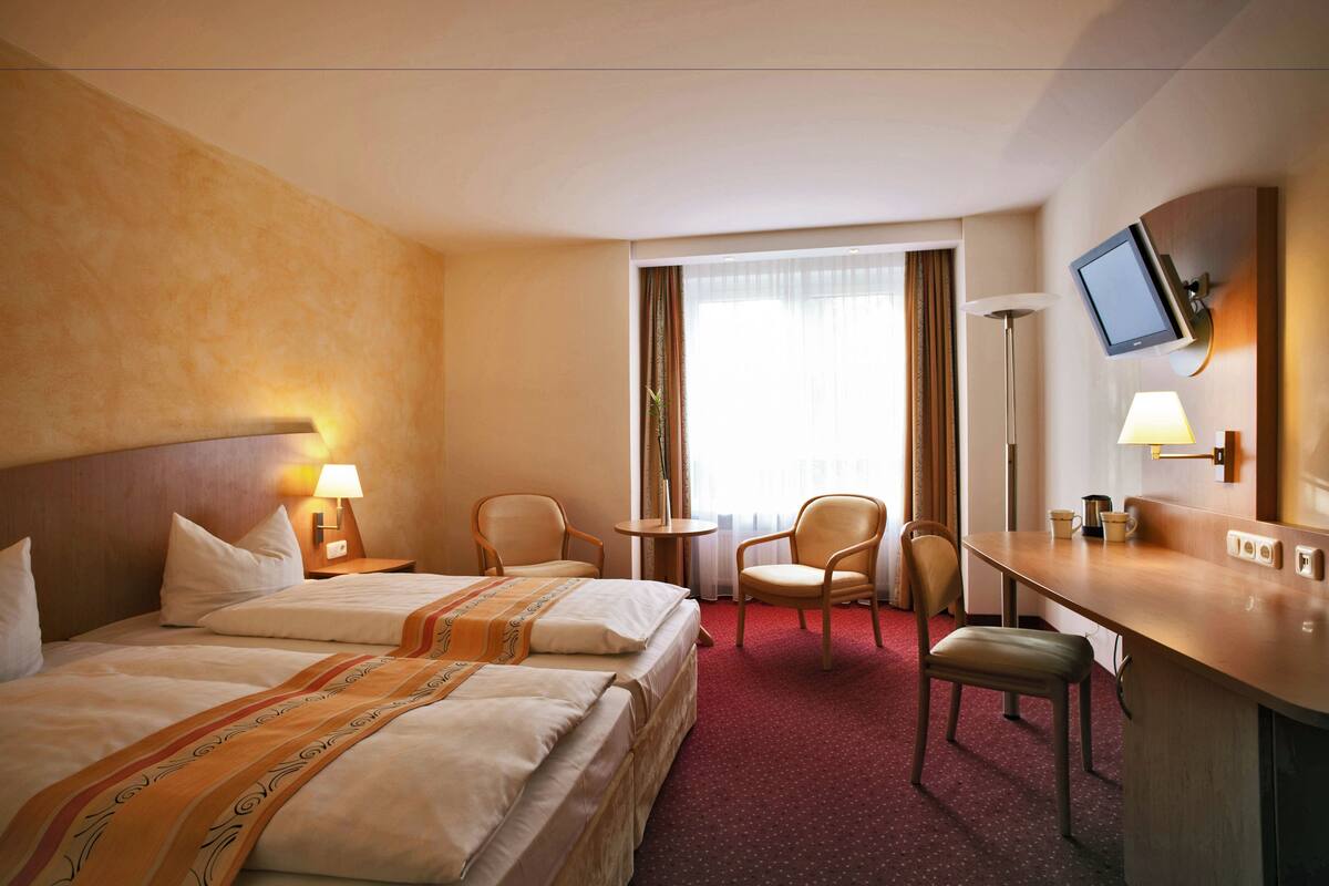 防敏寢具、迷你吧、房內夾萬、書桌