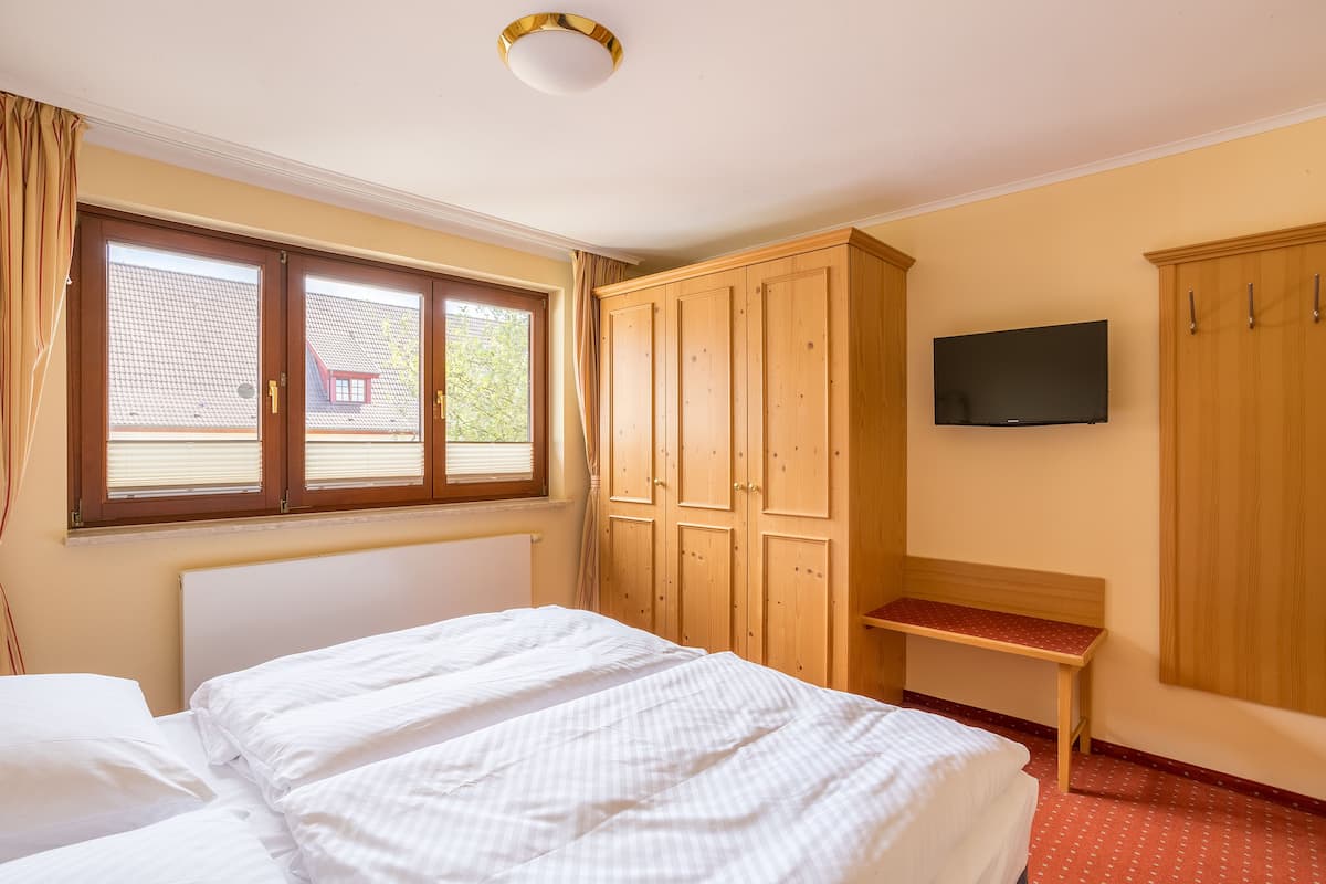 Double Room Country House Style | Hypo-allergenic bedding, minibar, in-room safe, desk