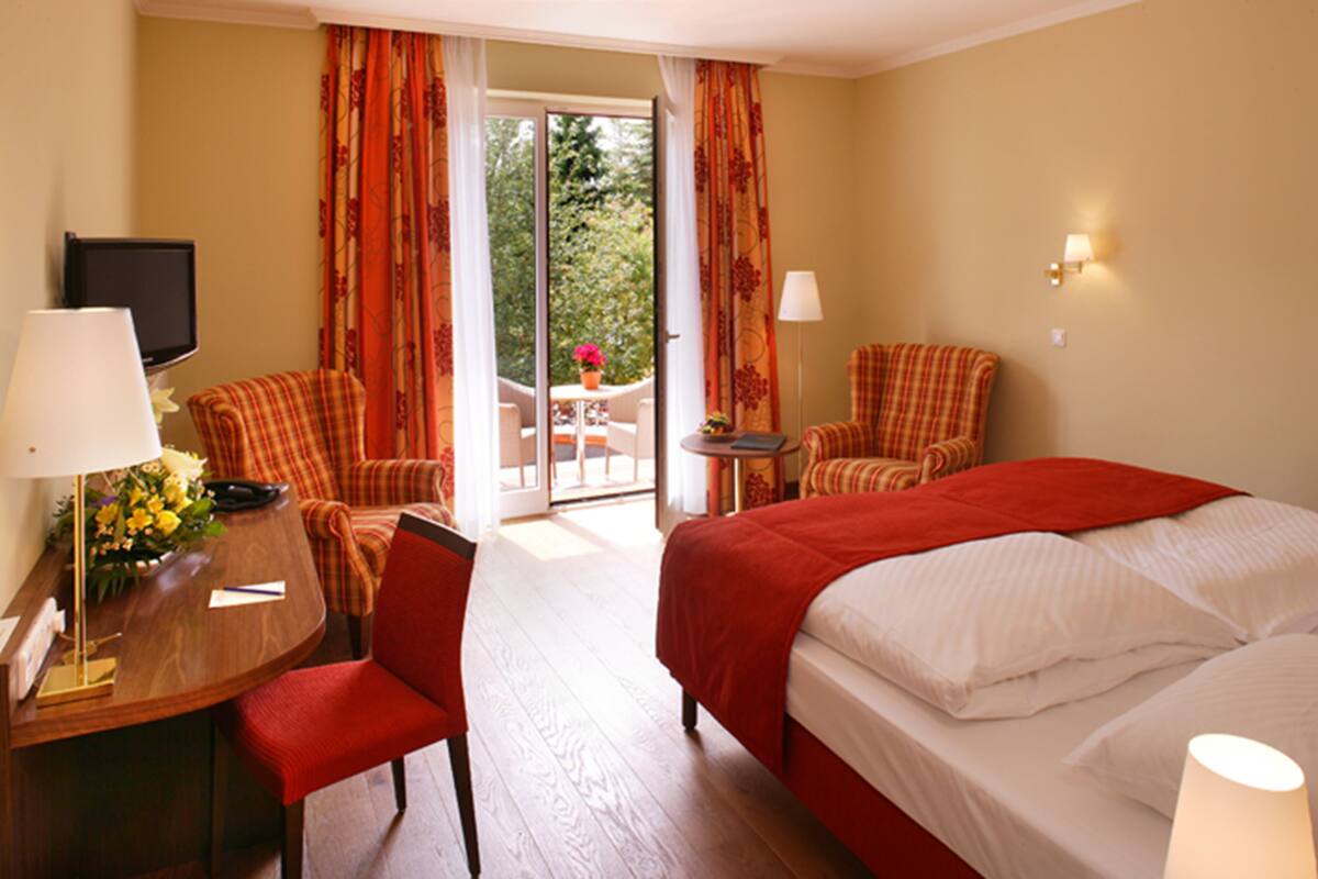 Standard Room | Hypo-allergenic bedding, minibar, in-room safe, desk