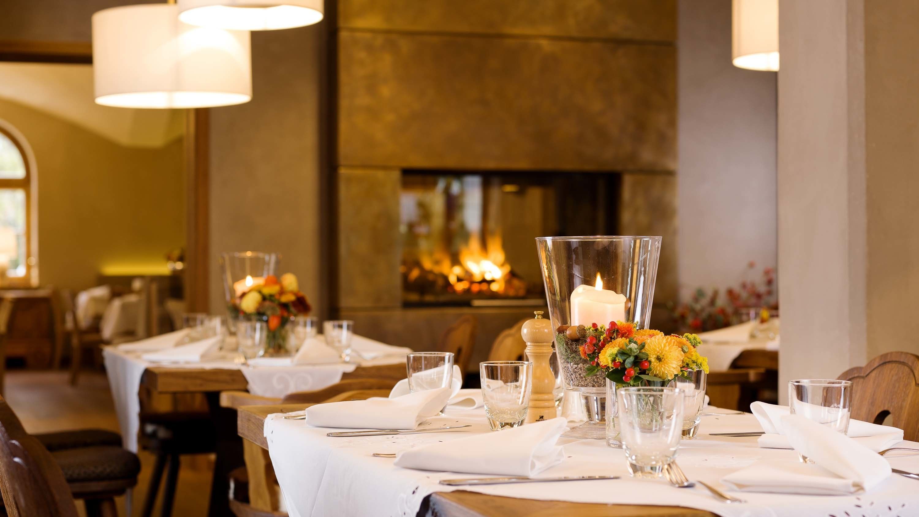 breakfast, lunch and dinner served