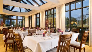 Breakfast, lunch and dinner served