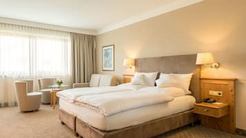 Junior-Suite | Allergikerbettwaren, Zimmersafe, Schreibtisch, VerdunkelungsvorhÀnge