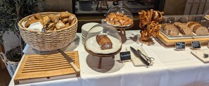 Desayuno buffet todos los días (con cargo)