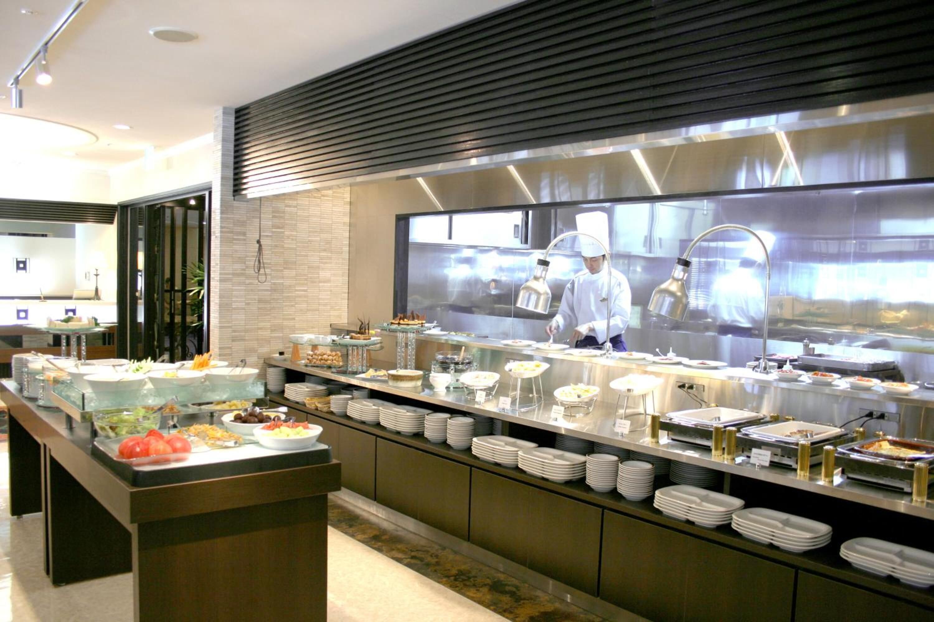 3 restaurants, breakfast, lunch, dinner served; japanese cuisine