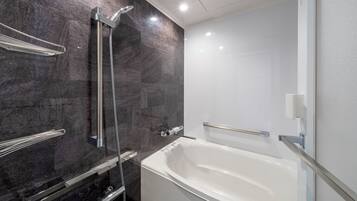Junior Suite - South Building | Bathroom | Combined shower/bathtub, free toiletries, hair dryer, slippers