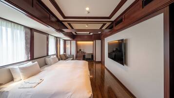 Junior Suite - South Building | Minibar, free WiFi