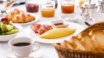 Daily full breakfast (JPY 2530 per person)