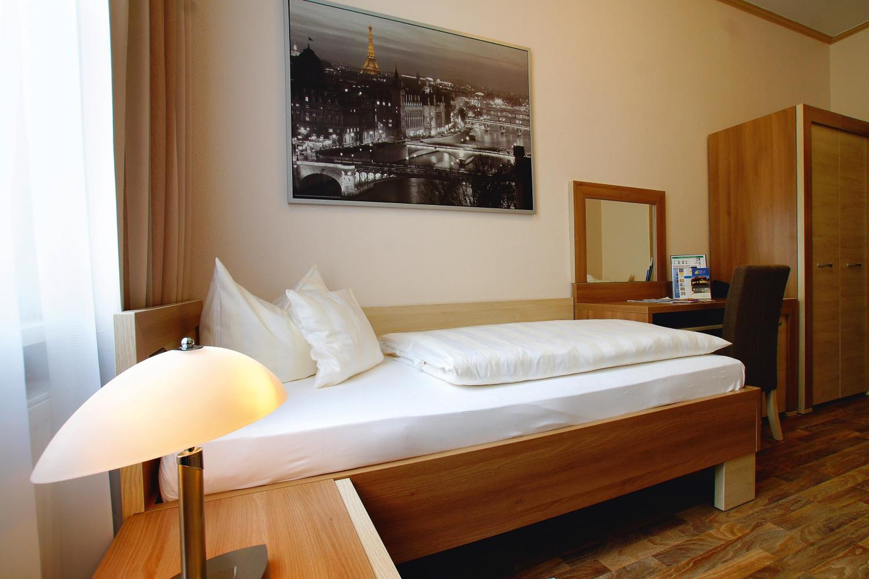 1 bedroom, premium bedding, desk, iron/ironing board