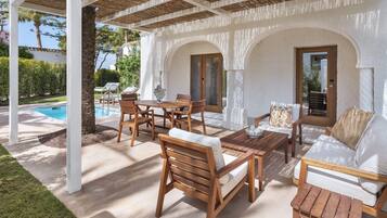 The Level, Grand villa, privézwembad | Terras