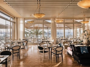 4 restaurants, breakfast, lunch, dinner served; international cuisine