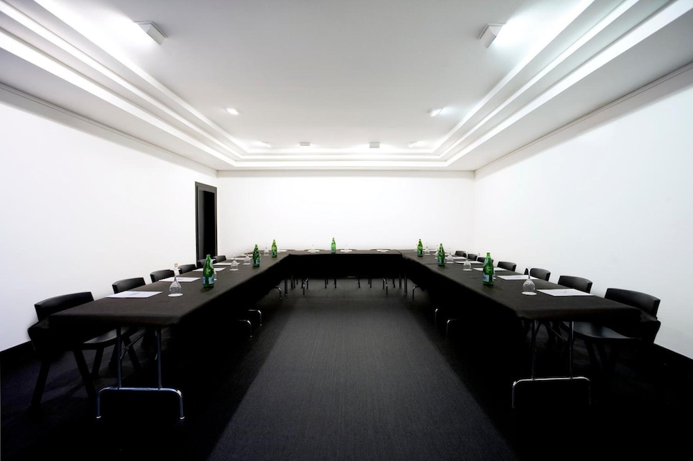 Hotel Clarin by null