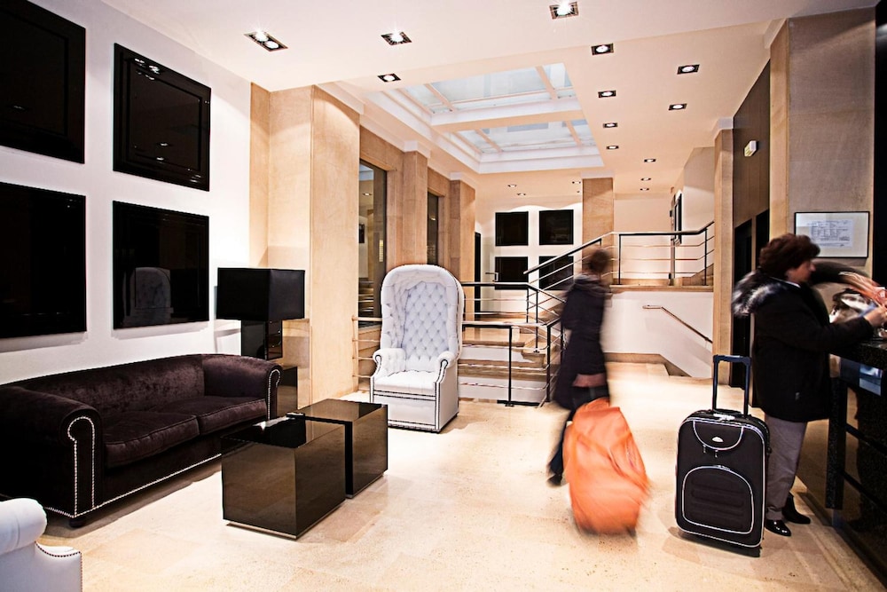 Hotel Clarin by null