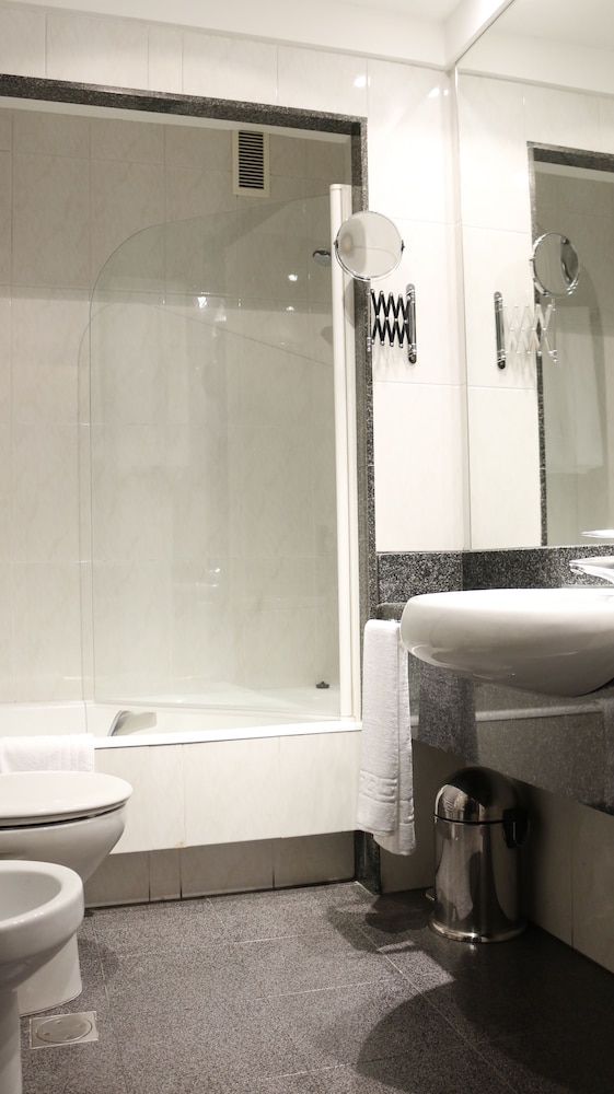 Hotel Clarin by null