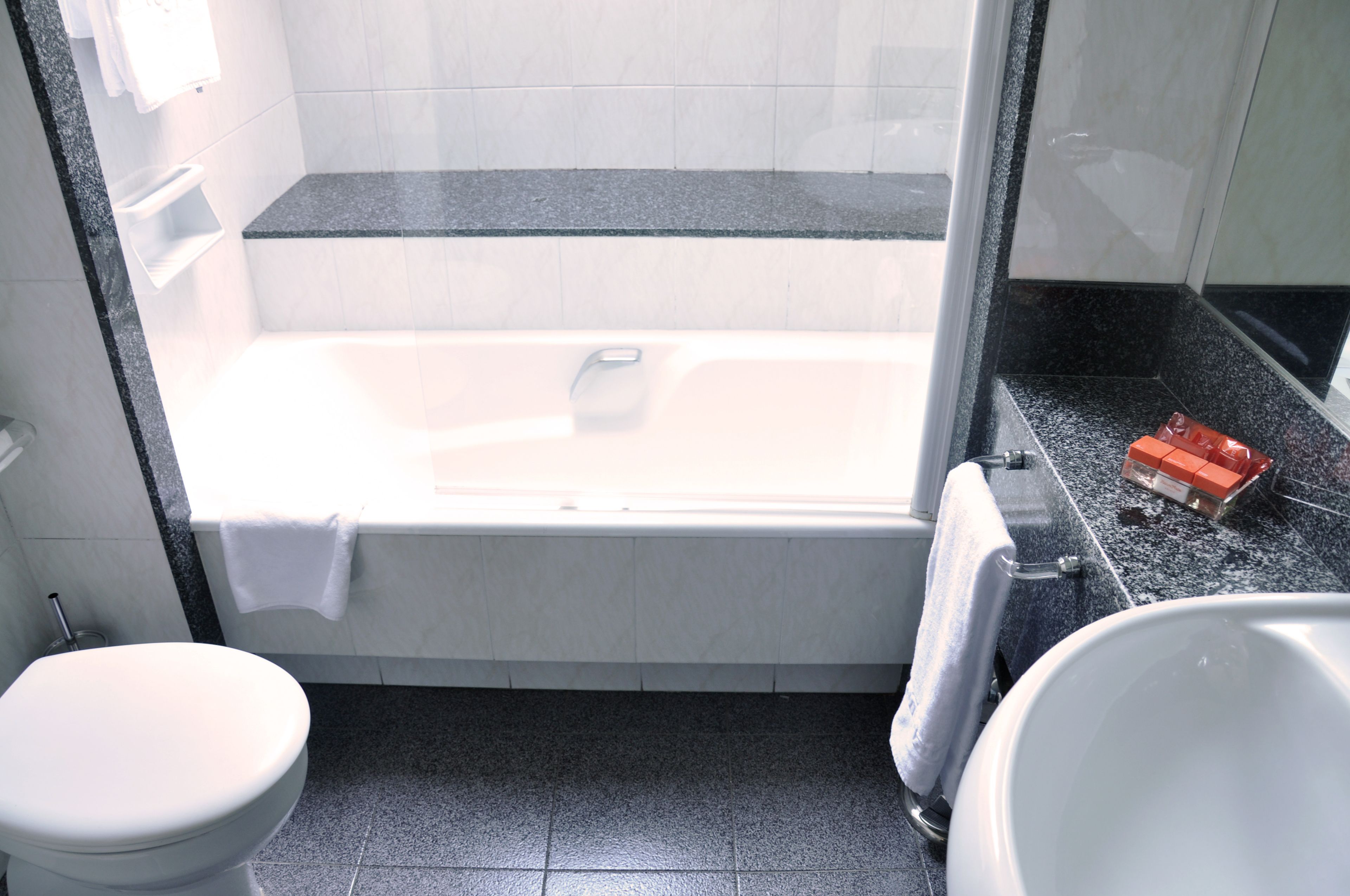 bathroom | bathtub, free toiletries, hair dryer, bidet