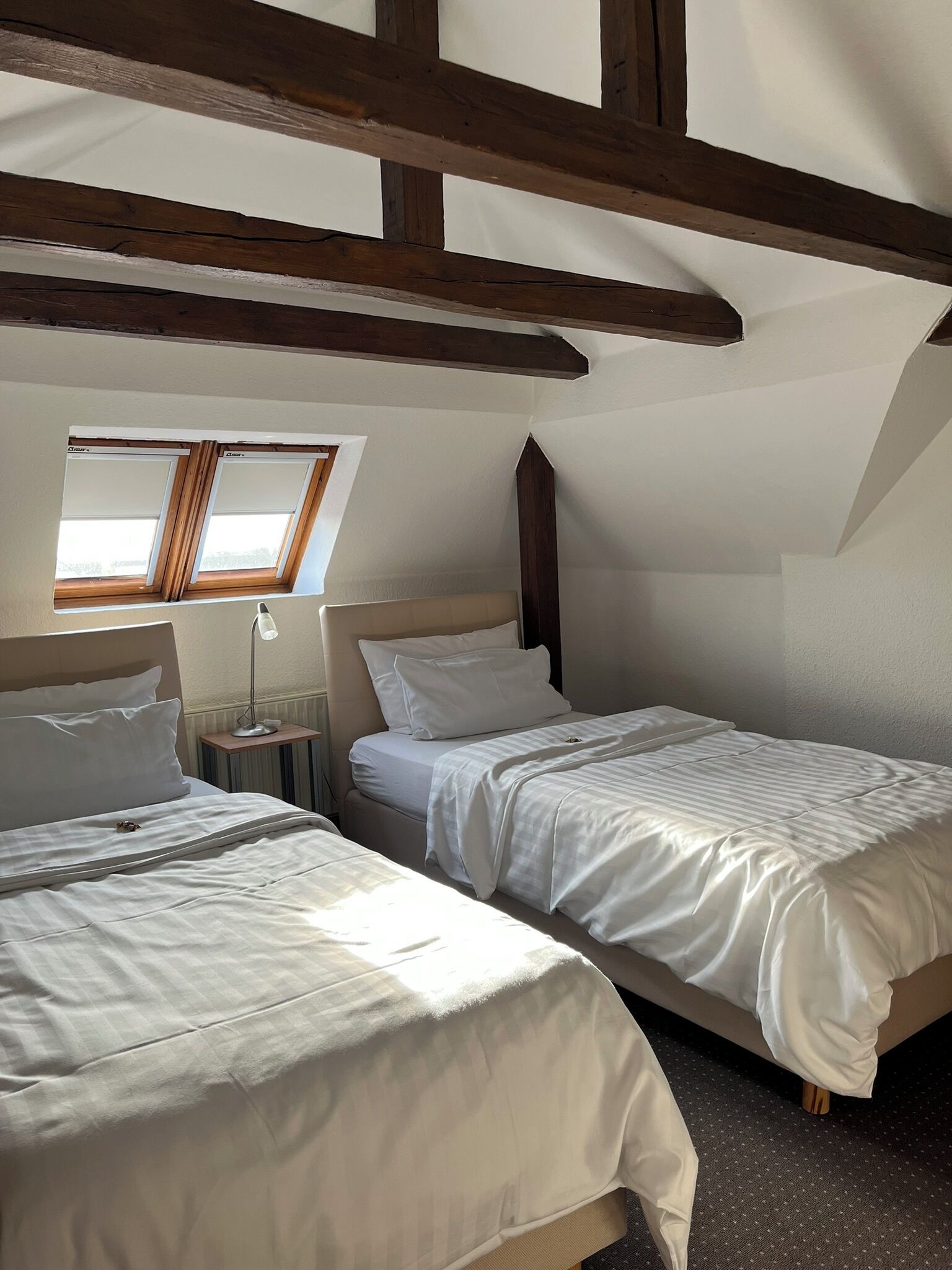 Kleines Zuhause | 高級寢具、特厚豪華床墊、房內夾萬、書桌