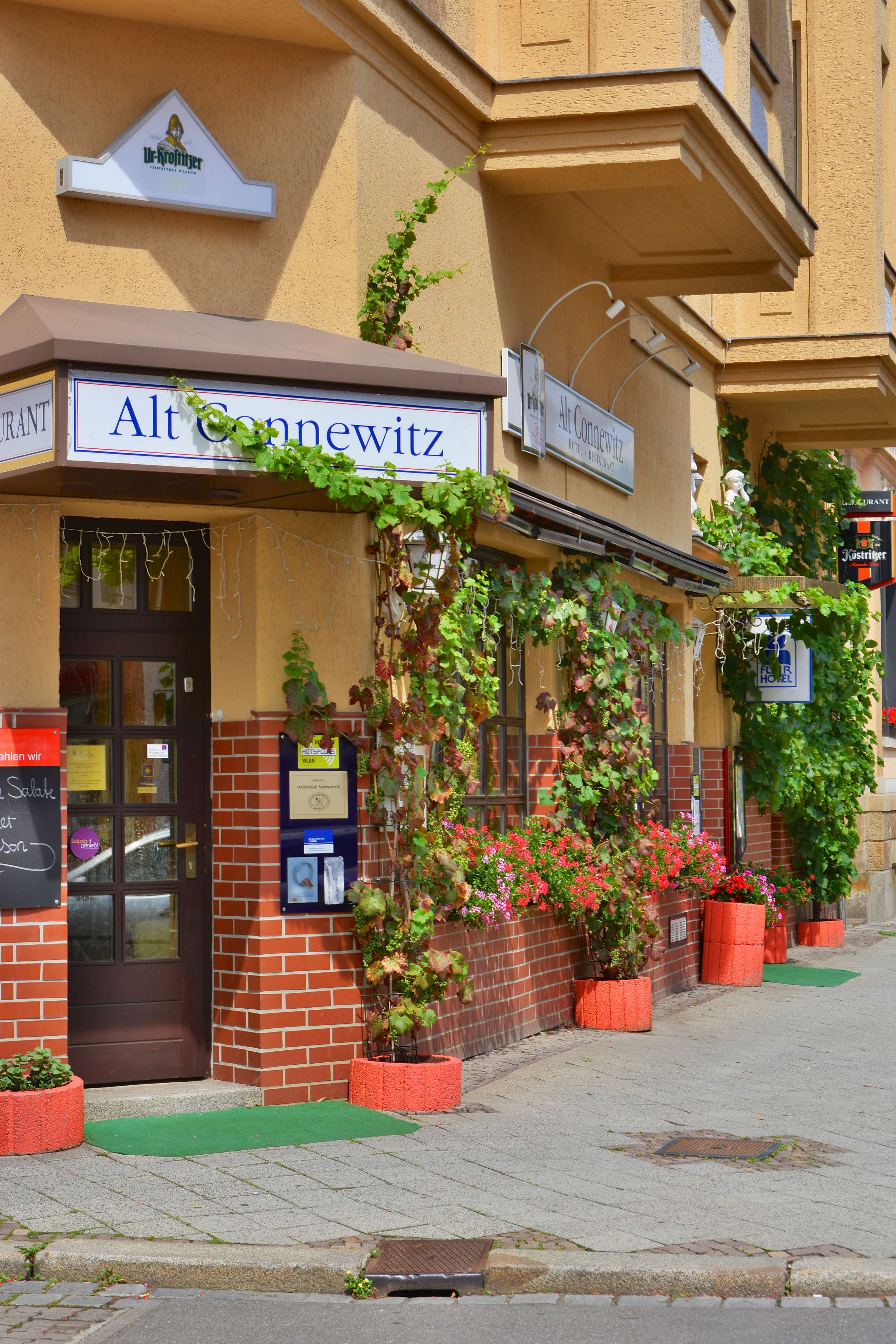 Mặt tiền nơi lưu trú