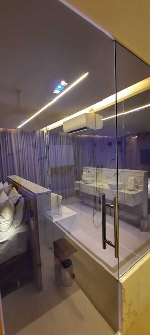 Suite Luxo Vista Mar | Minibar, in-room safe, desk, soundproofing - Marano Hotel (Salvador)