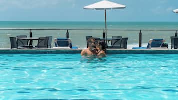 3 piscinas externas, guarda-sóis, espreguiçadeiras