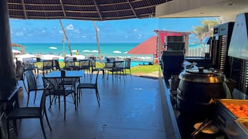2 restaurants; breakfast, lunch, and dinner served