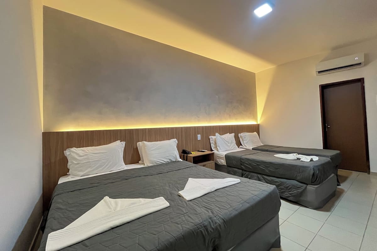 Rom – standard, hageutsikt | Minibar, barnesenger (inkludert), wi-fi (inkludert) og sengetøy