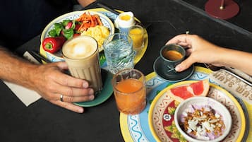 Tägliches Frühstücksbuffet gegen Gebühr