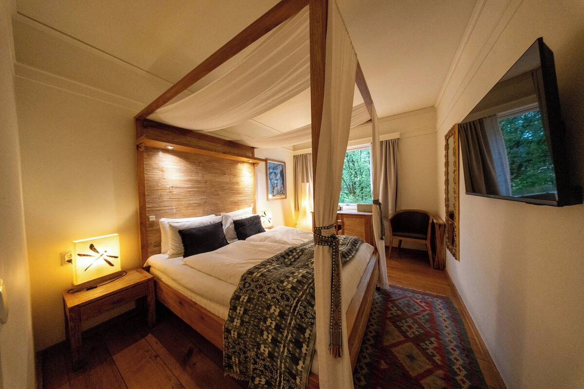 Double Room | Premium bedding, in-room safe, desk, WiFi (free)