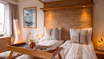 Double Room | Premium bedding, in-room safe, desk, WiFi (free)