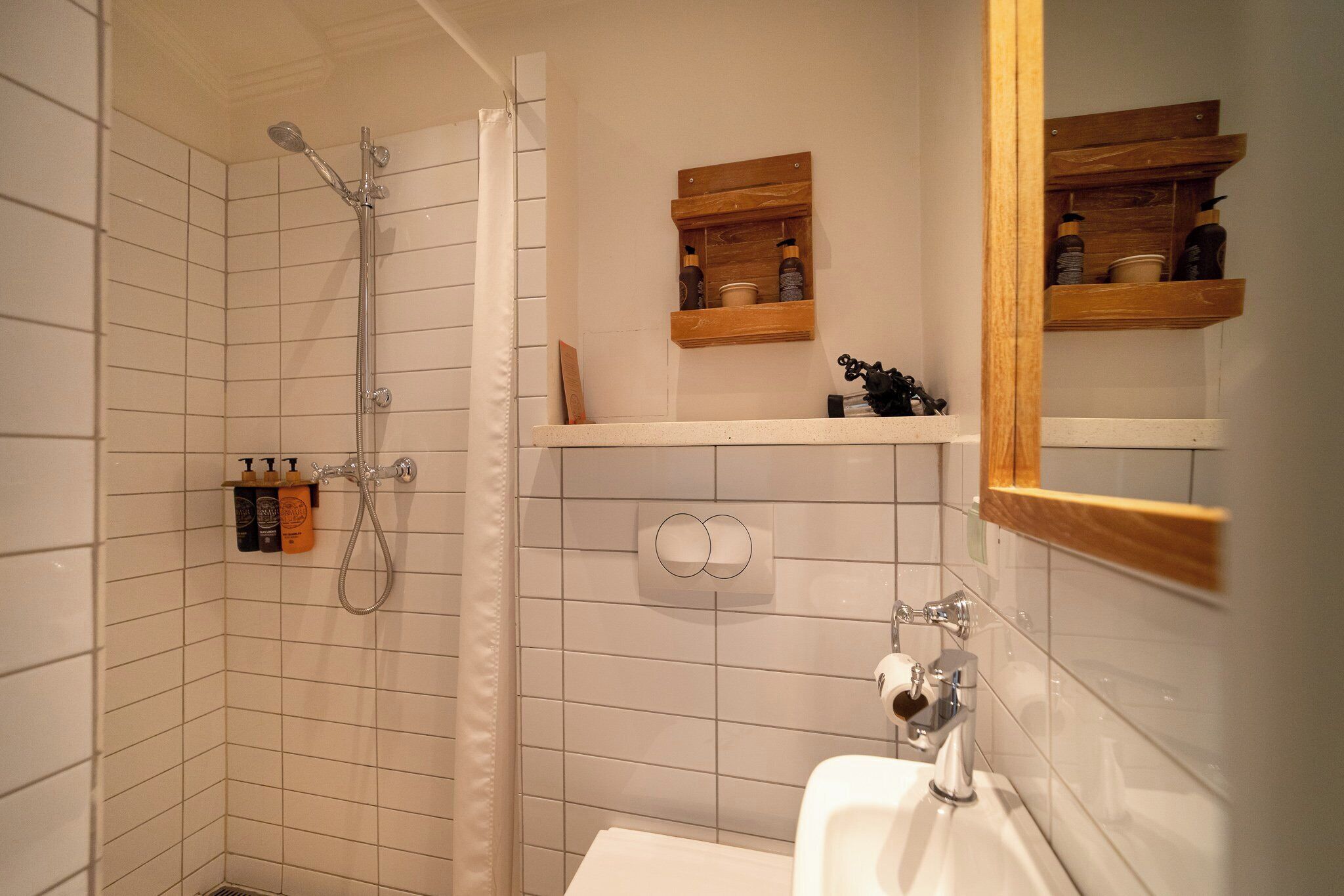 Single Room | Bathroom | Shower, designer toiletries, hair dryer, towels