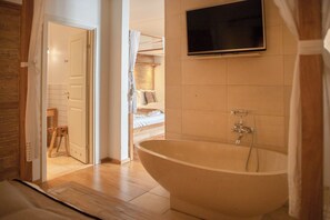 Shower, designer toiletries, hair dryer, towels - Oslo Guldsmeden  (Oslo)
