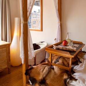 Single Room | Room service - dining
