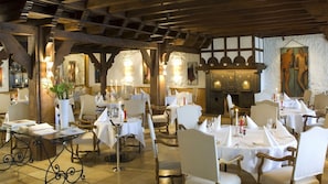 Breakfast, lunch, dinner served; German cuisine