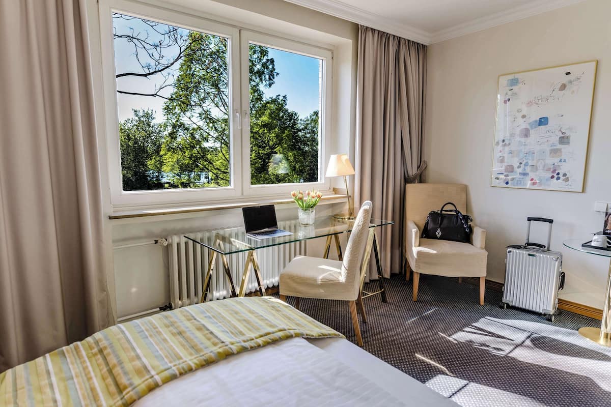 Standaard kamer, 1 eenpersoonsbed (Quiet Location) | Een minibar, een kluis op de kamer, individueel gedecoreerd