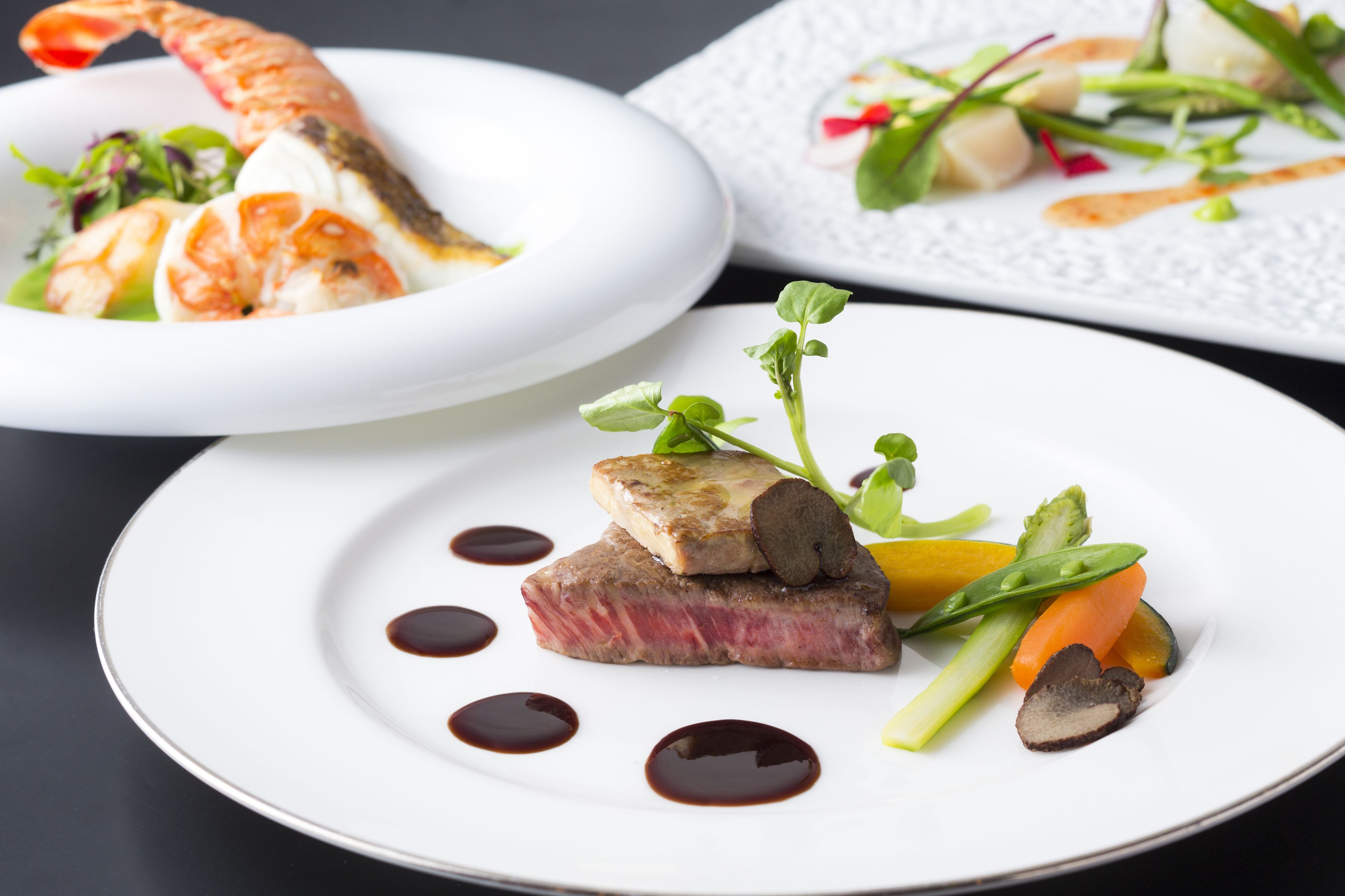 5 restaurants, breakfast served