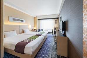 Premium bedding, in-room safe, iron/ironing board, free WiFi