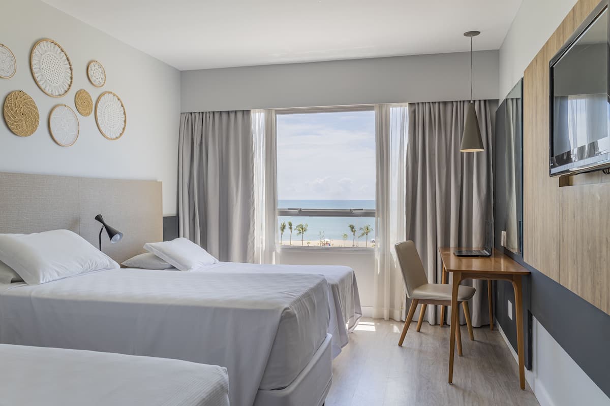 Superior Duplo com Cama Extra Frente Mar | 1 bedroom, premium bedding, minibar, in-room safe